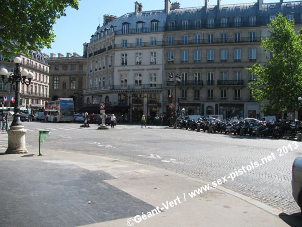 Sid and the Police: Place André Malraux - 75001
